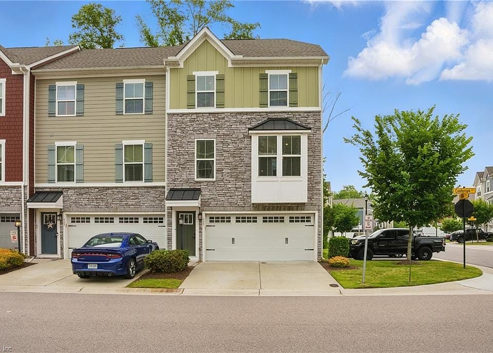 1st image of 927 Centurion Cir