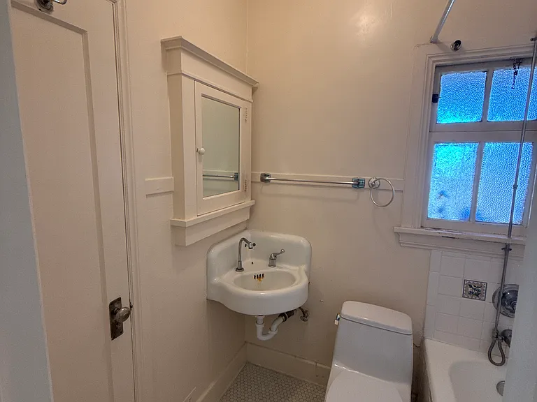624 Beacon St #624 — Photo 9