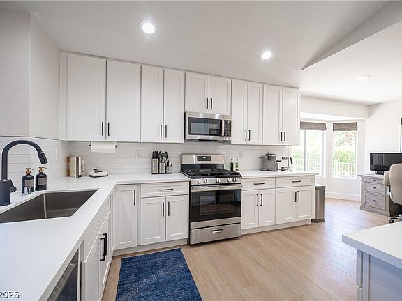 3rd image of 2548 Tumble Brook Dr