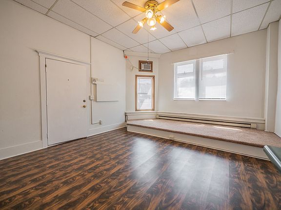 4th image of 307 N Market St APT 6