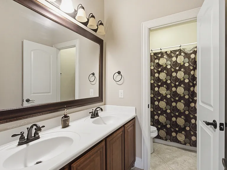 2304 Lynbridge Cir — Photo 25