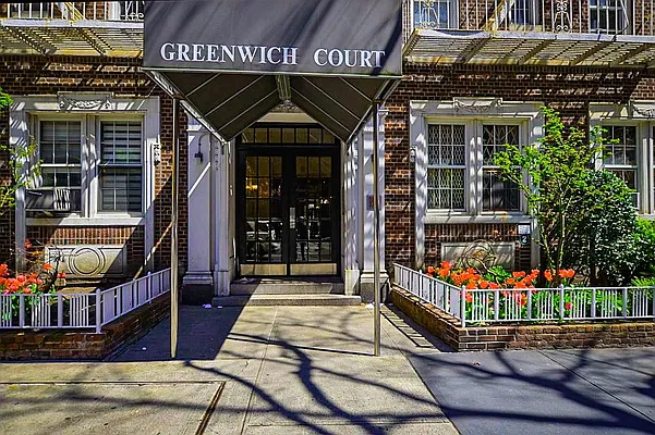 Rented by Manhattan Realty Group | media 8