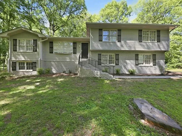 737 Mountainbrooke Cir, Stone Mountain, GA 30087