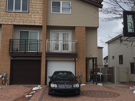 2nd image of 43 Denker Pl