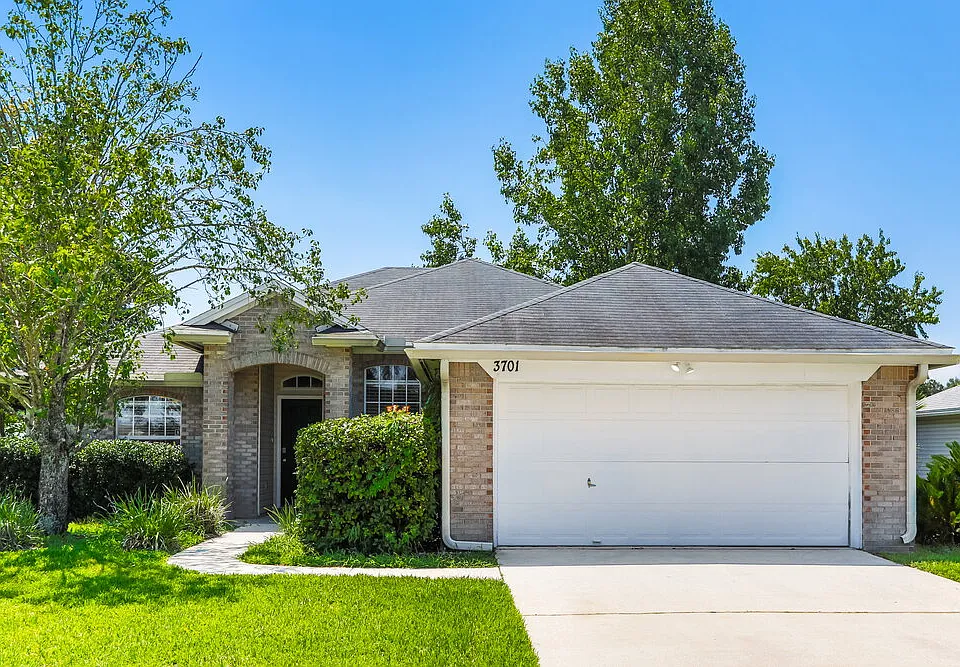 3701 Woodbriar Dr