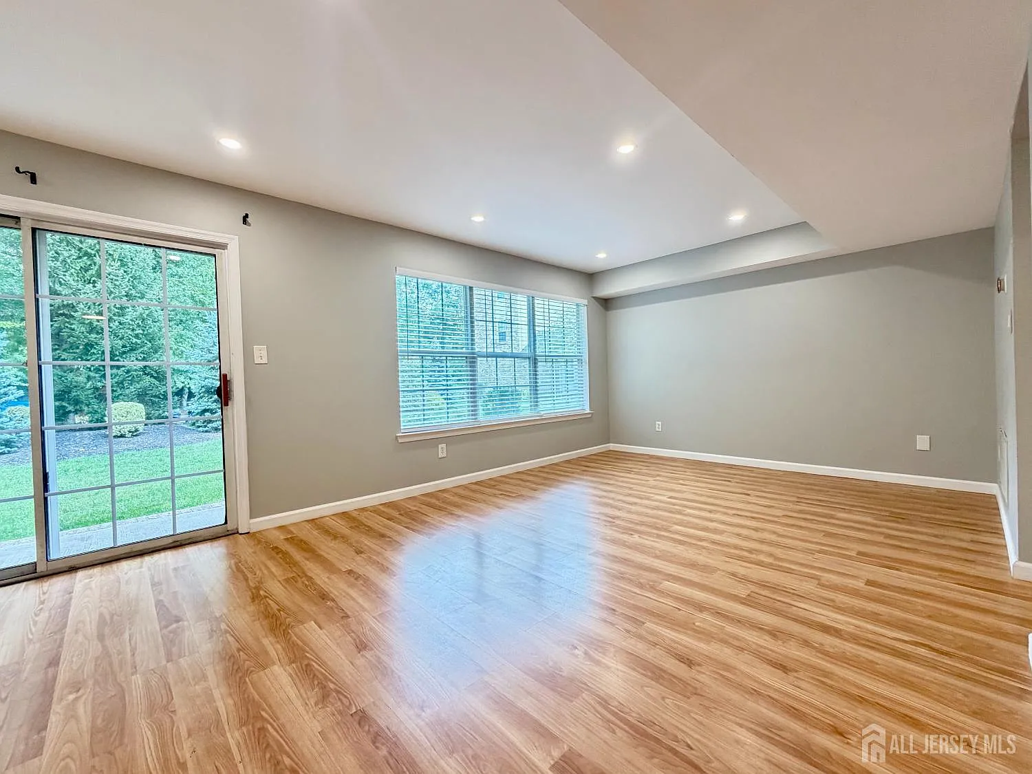 2 bed, 2.0 bath, 1157 sqft, $2,970 — Photo 3