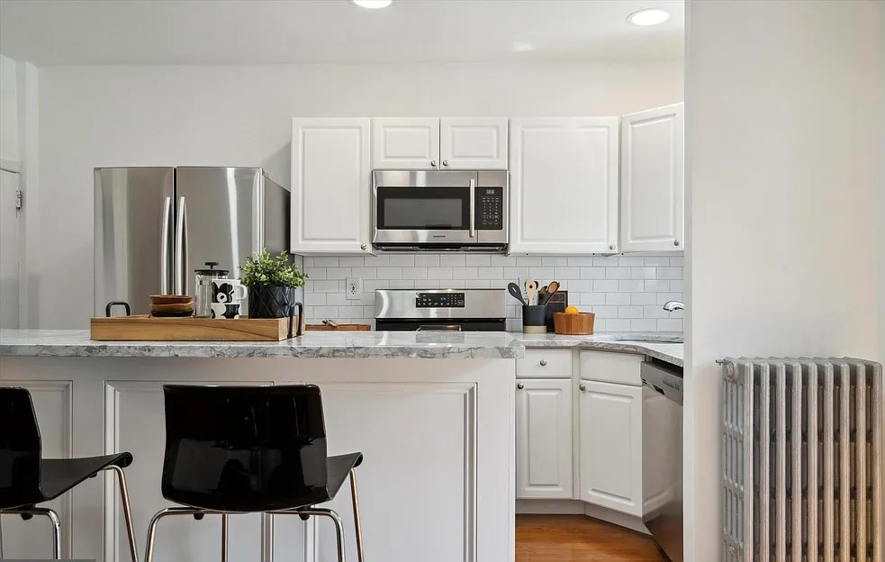3 bed, $2,000 — Photo 2