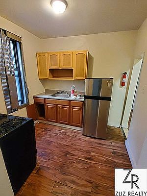 1st image of 404 E 21st St APT 3