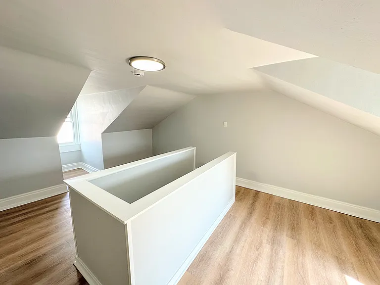 207 Mary St — Photo 23