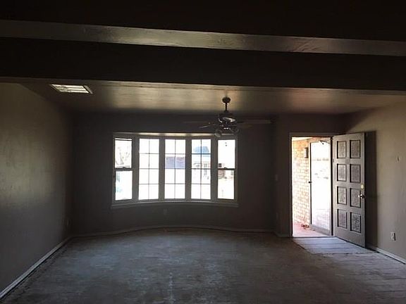 3rd image of 620 Park Dr