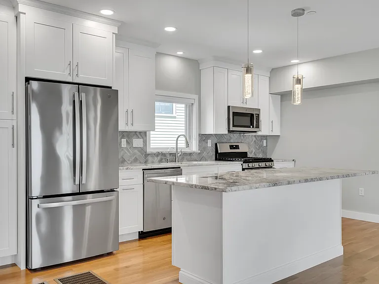 56 Franklin St #B — Photo 2