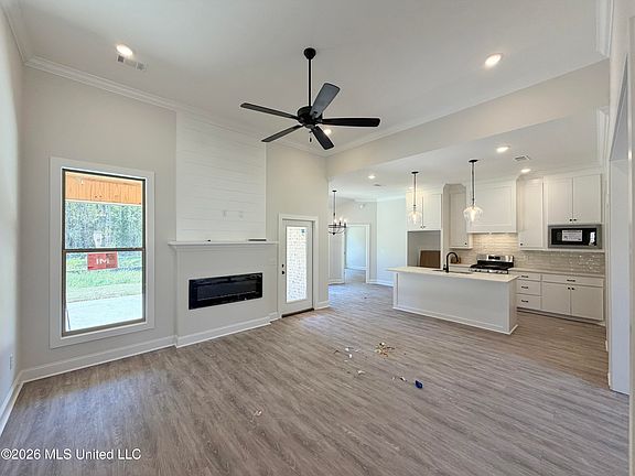 5th image of 219 Anderson Oaks Dr