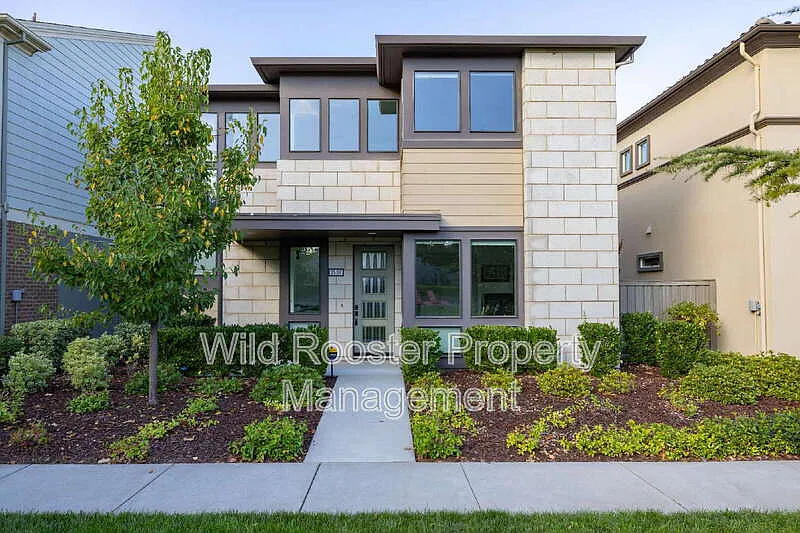 3 bed, 2.5 bath, 1995 sqft, $4,500 — Photo 1