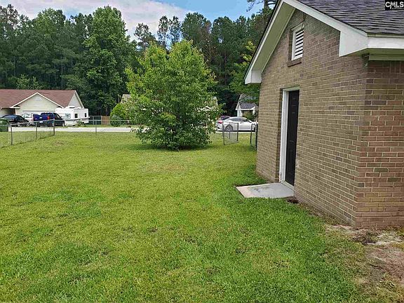 4th image of 225 Colchester Dr