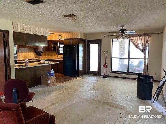 3rd image of 1001 Saint Moritz Dr W