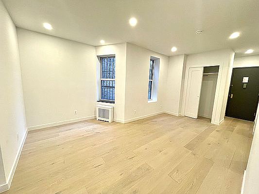 5th image of 327 E 12th St APT 20