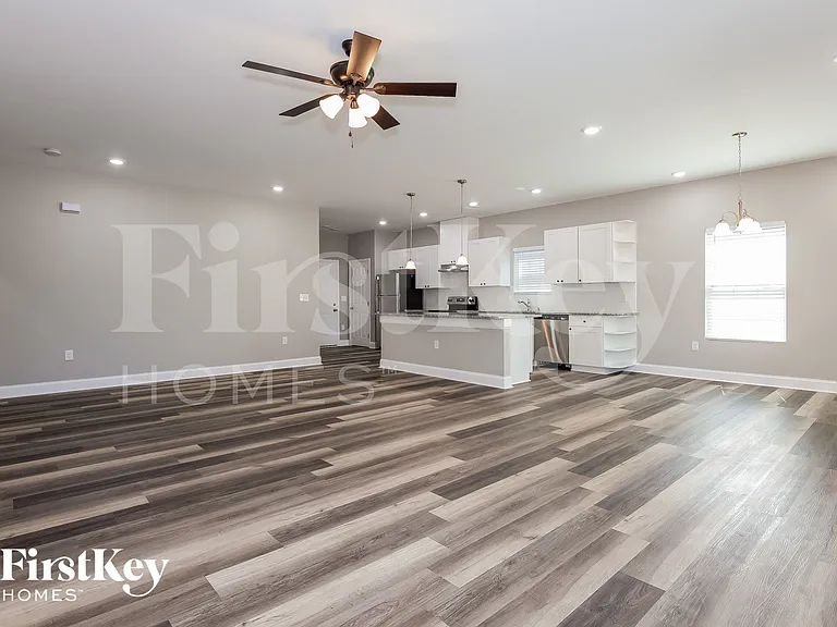 5055 Tuckaseegee Rd — Photo 3