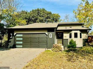 1521 Sherwood Rd, Shoreview, MN 55126