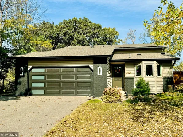 1521 Sherwood Rd, Shoreview, MN 55126