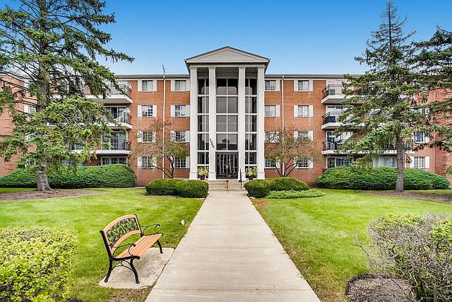 1st image of 1050 N Farnsworth Ave APT 309