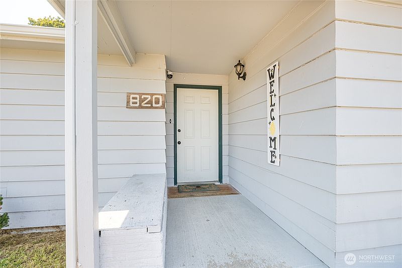 2nd image of 820 W 12th Street