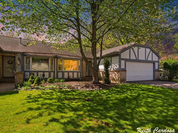 3119 Maple Villa Dr SE, Grand Rapids, MI 49508