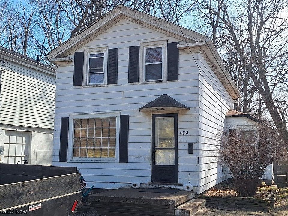 2nd image of 488 Railroad St