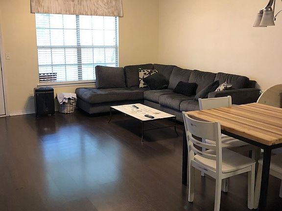 3rd image of 706 Viola Dr