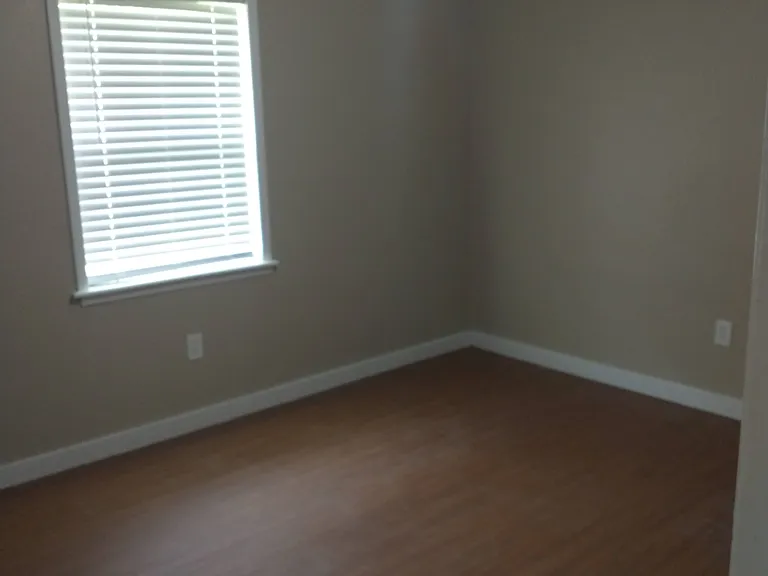 120 Oregon St — Photo 5
