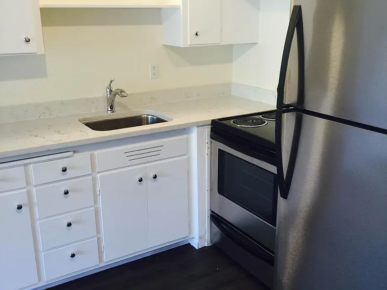 323 13th Ave E #7 — Photo 4