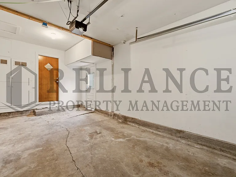 1401 W Calvert St — Photo 35