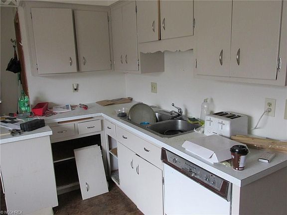 4th image of 1361 Kenilworth Ave