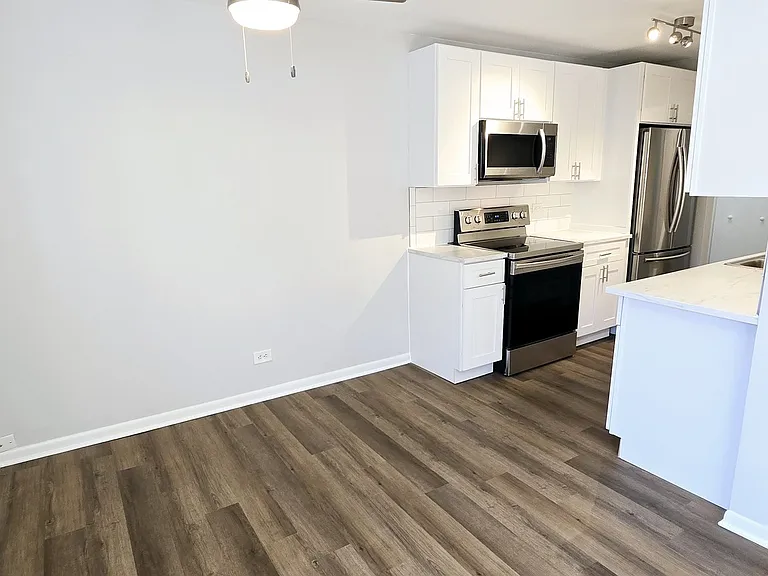 10 Oak Ave #210 — Photo 7