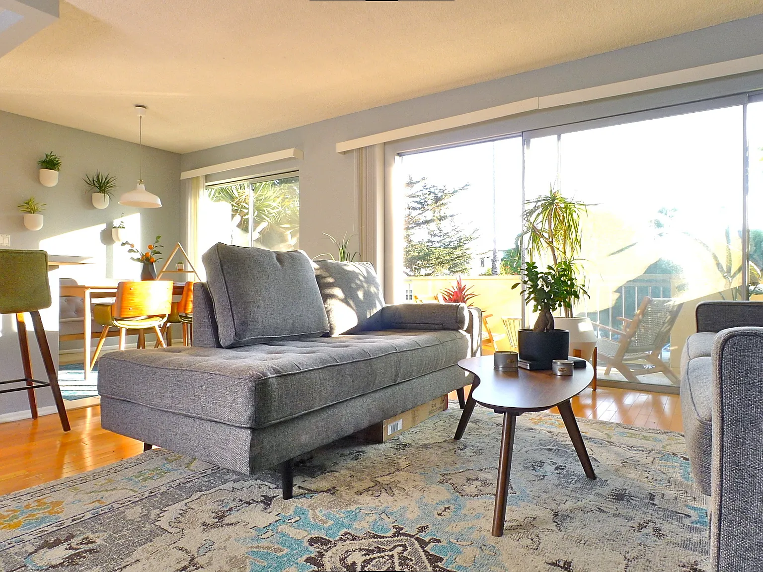 2 bed, 1.5 bath, 1040 sqft, $4,250 — Photo 2