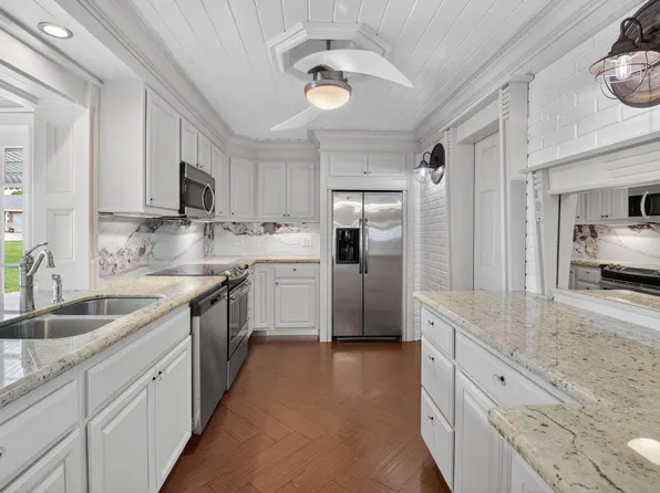 105 NW 8th Place, Boynton Beach, FL 33426