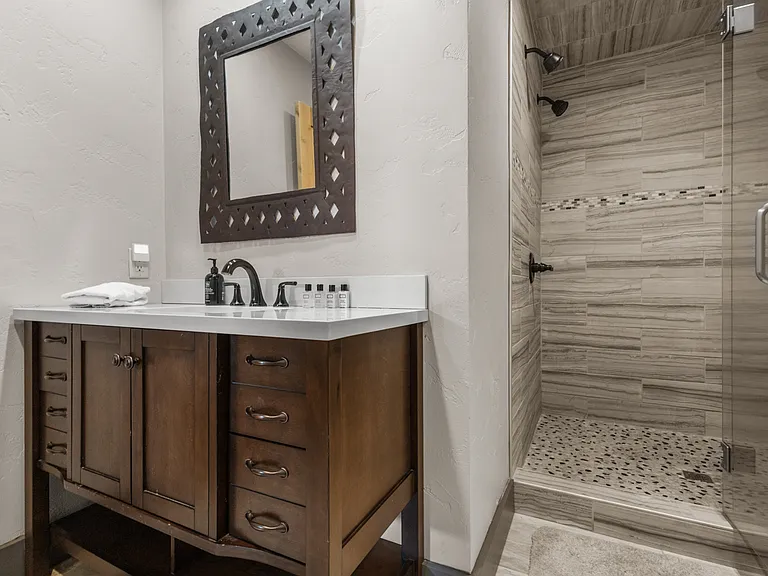 Shared Bathroom #4 | 4th Level