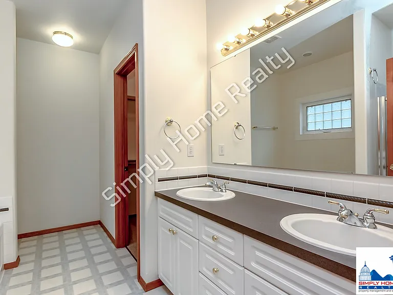 4100 Campus Green Dr NE — Photo 10