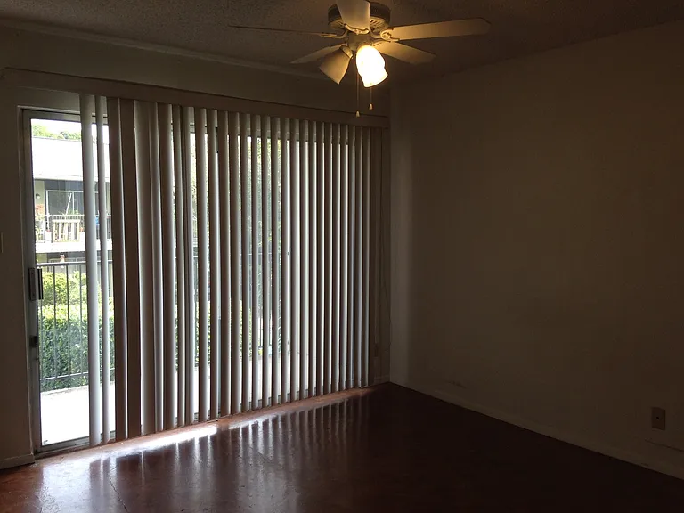 500 E Riverside Dr #211 — Photo 18