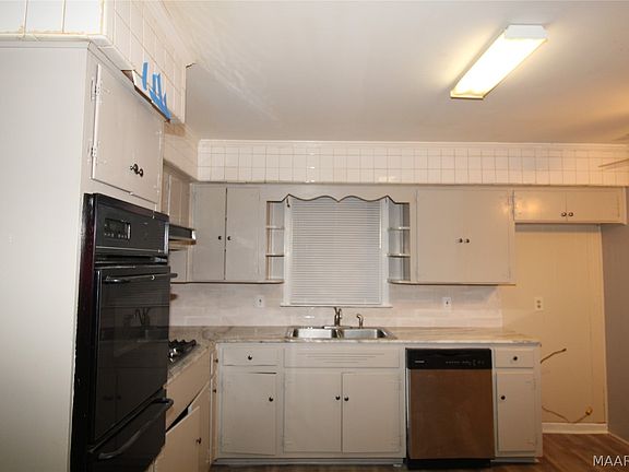 3rd image of 214 Sharon Ln