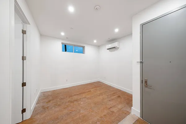 Rented by Skyhigh Realty NYC LLC | media 1