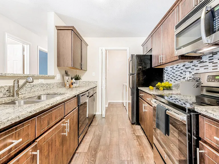 Southpark Commons Apartment Homes — Photo 7