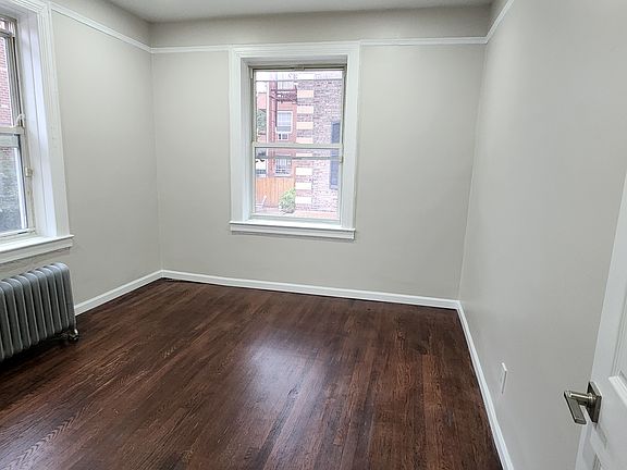 3rd image of 14903 Sanford Ave