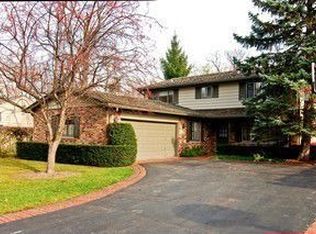 915 Beverly Pl, Deerfield, IL 60015