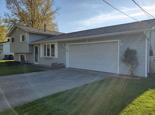 716 W Shore Blvd, Sheffield Lake, OH 44054