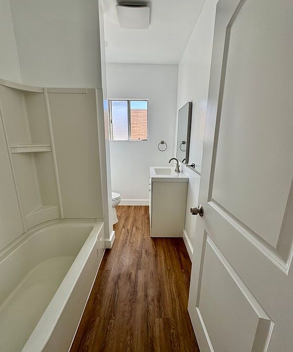 1st image of 250 1/2 W 49th St