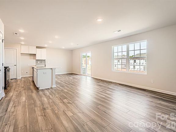 3rd image of 217 Astor St