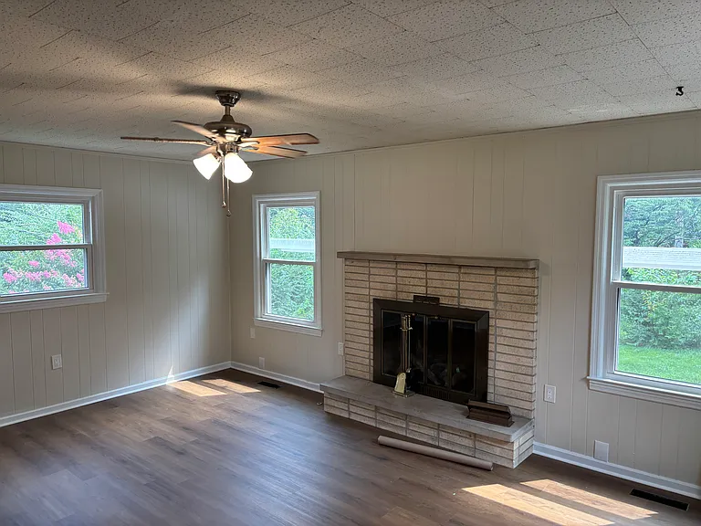 212 Zandale Dr — Photo 9