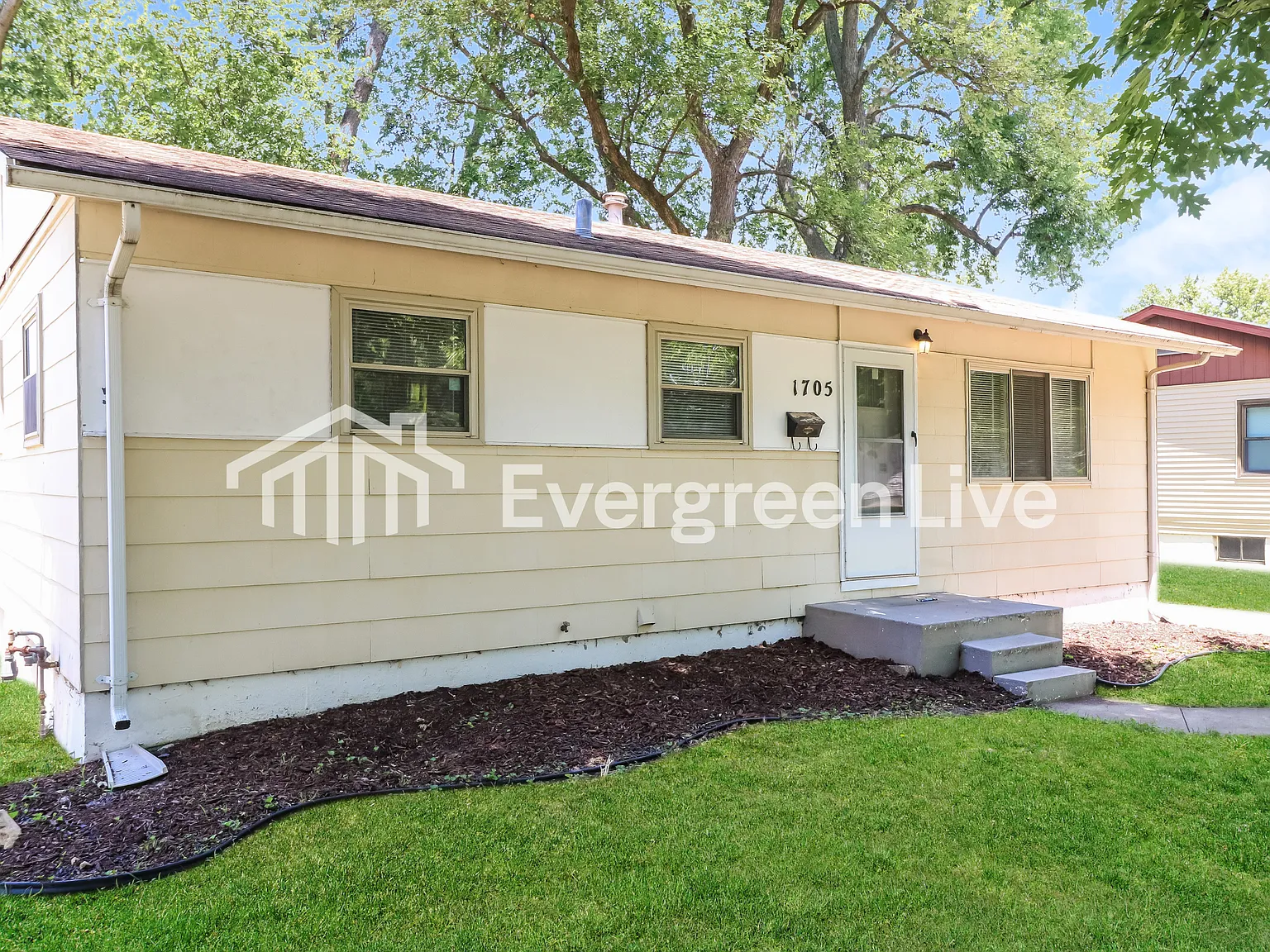 3 bed, 2.0 bath, 925 sqft, $1,495 — Photo 2