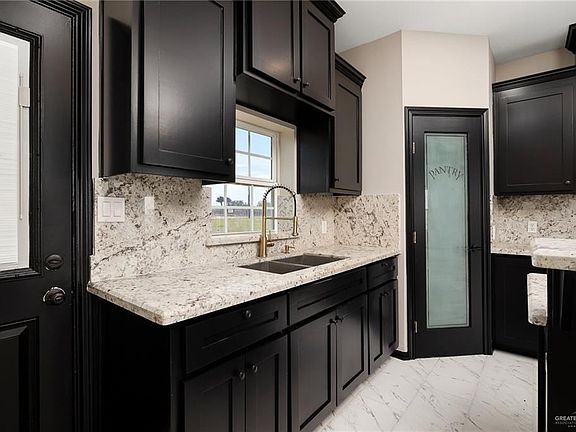 3rd image of 7307 Carrizales St