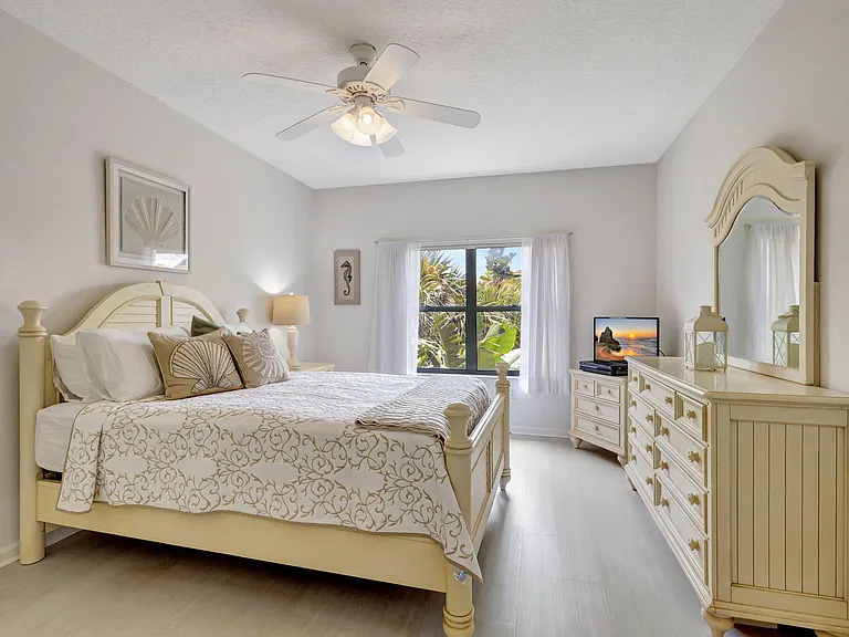 800 Uno Lago Dr #302 — Photo 24